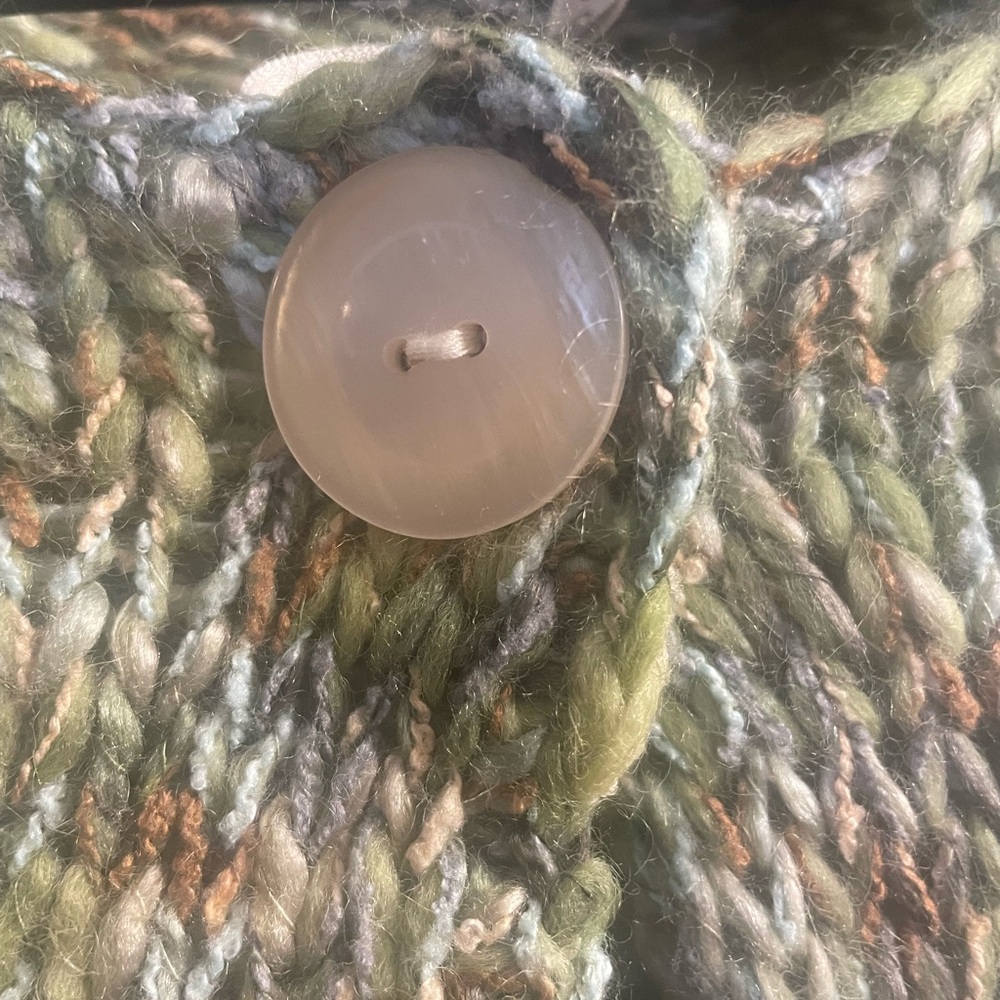Stunning Vintage Leo & Nicole Size L Sweater Bolero w/Faux Button Snap. Like New - Picture 2 of 8